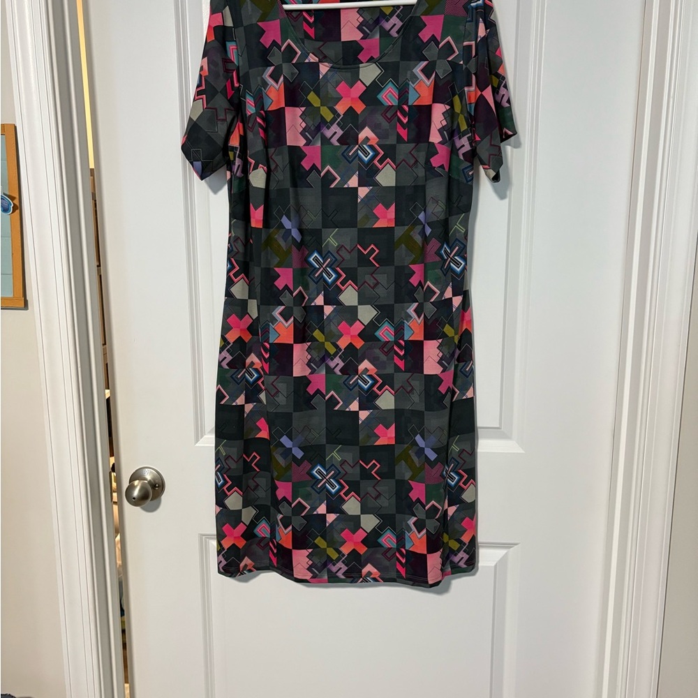 Chic Geometric Midi Dress - Black and Pink